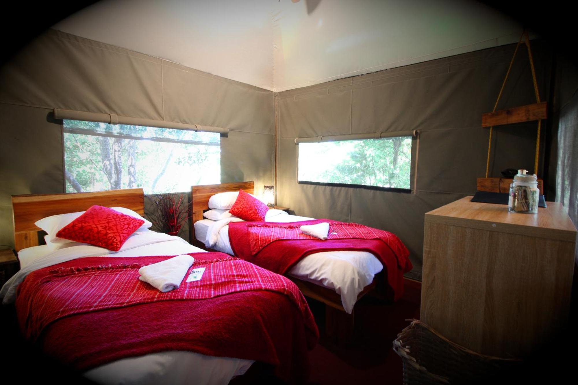 Mali Boutique Lodge & Tube 'N Axe Budget Accommodation Stormsrivier Room photo