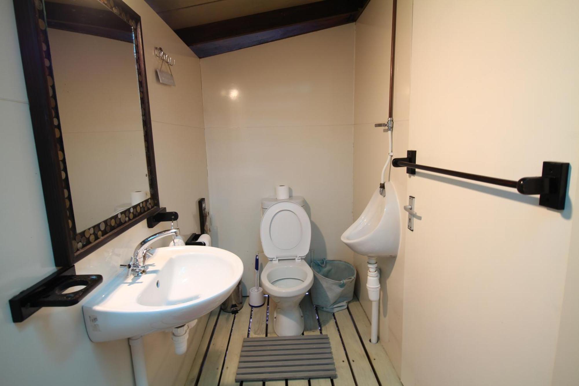Mali Boutique Lodge & Tube 'N Axe Budget Accommodation Stormsrivier Room photo